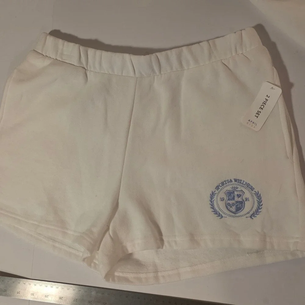 April Kiss Set L White Boxy Quarter Zip Sweatshirt Shorts Blue Logo Soft Comfort